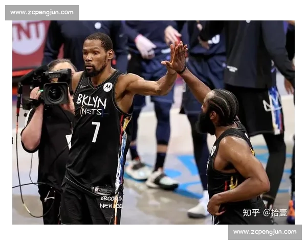 老鹰队与灰熊队激战正酣 谁能在季后赛争夺中占得先机